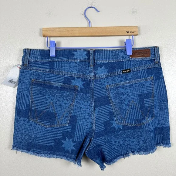 Wrangler Women's 12 Vintage Short Blue Patchwork Star Print Denim Shorts - Picture 2 of 8
